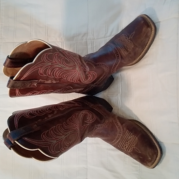 Ariat Cowboy Boots - Picture 3 of 14